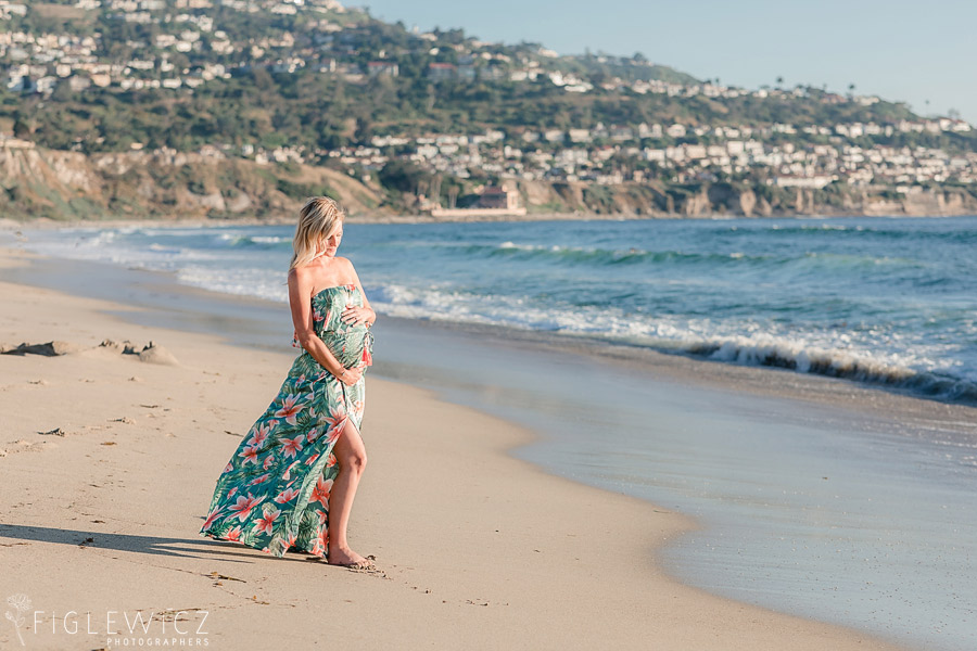 palos verdes in background of beach maternity photo