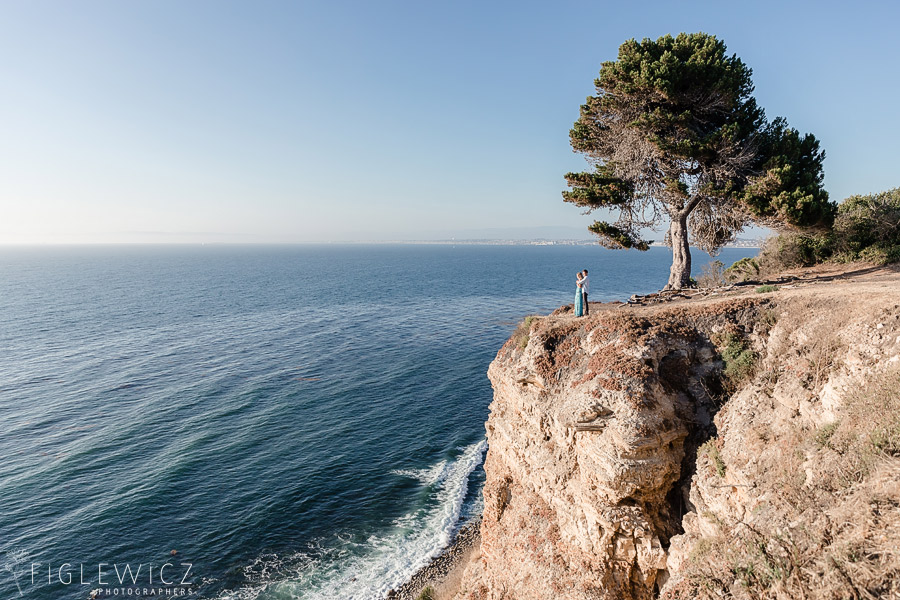 couple on palos verdes cliff