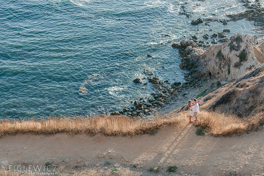 couple on palos verdes cliff ocean in background