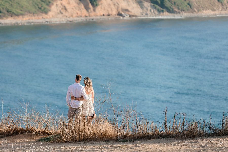 couple looking off palos verdes cliff to ocean