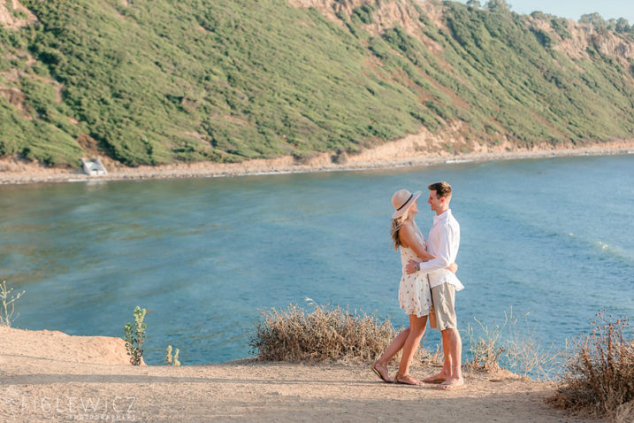 couple hugging in palos verdes cliffside