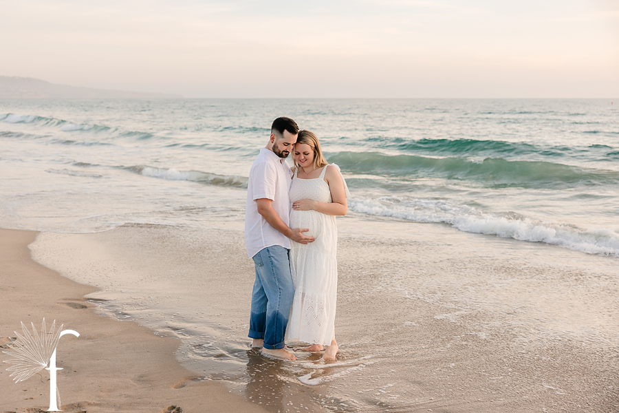 Hermosa Beach Maternity Portraits | Audrey & Rob