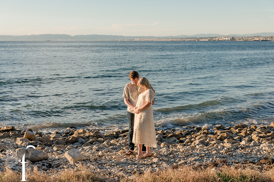 RAT Beach Maternity Portraits | Janessa & Ryan