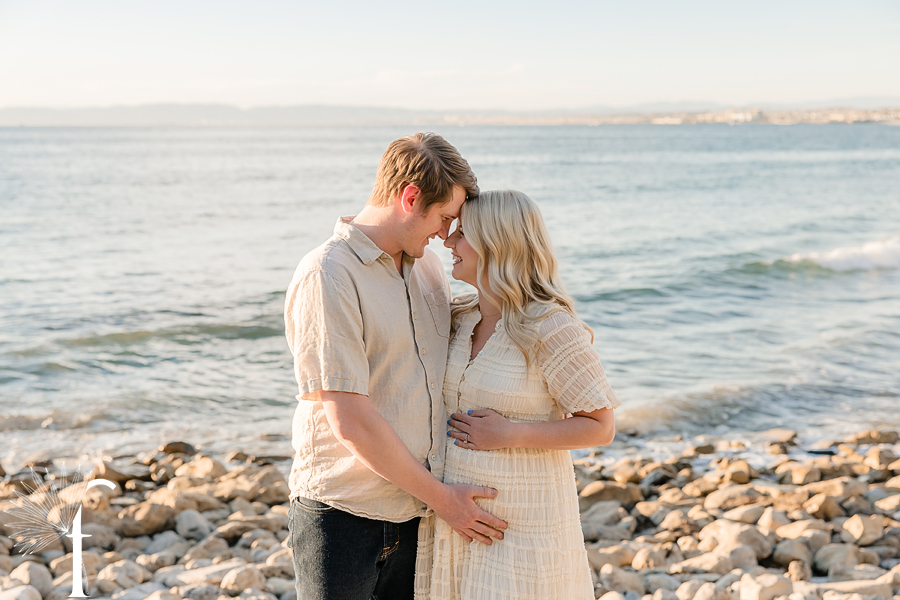 RAT Beach Maternity Portraits | Janessa & Ryan