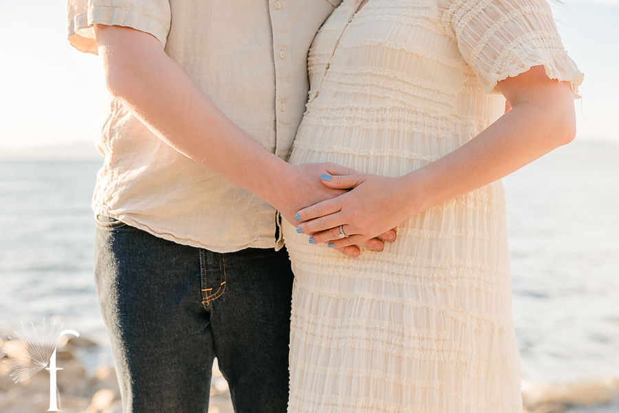 RAT Beach Maternity Portraits | Janessa & Ryan