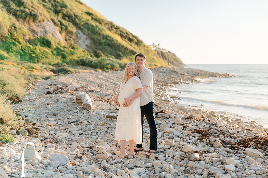 RAT Beach Maternity Portraits | Janessa & Ryan