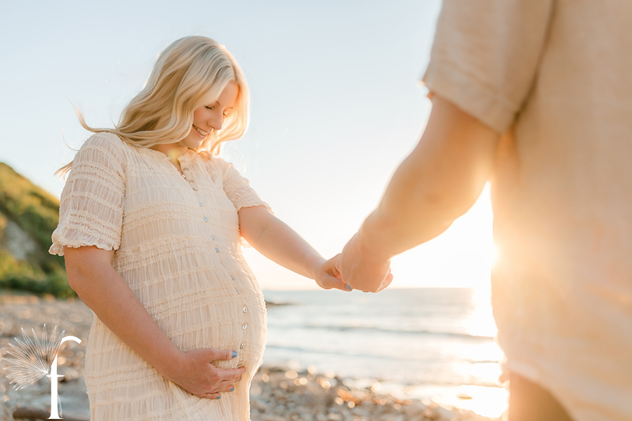 RAT Beach Maternity Portraits | Janessa & Ryan