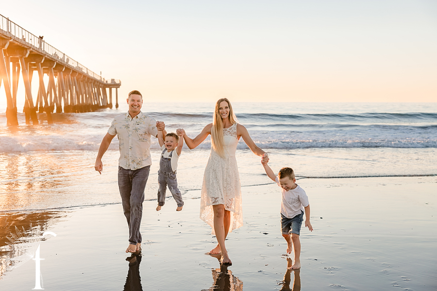 Hermosa Beach Pier Family Portraits | Bergstresser Family 