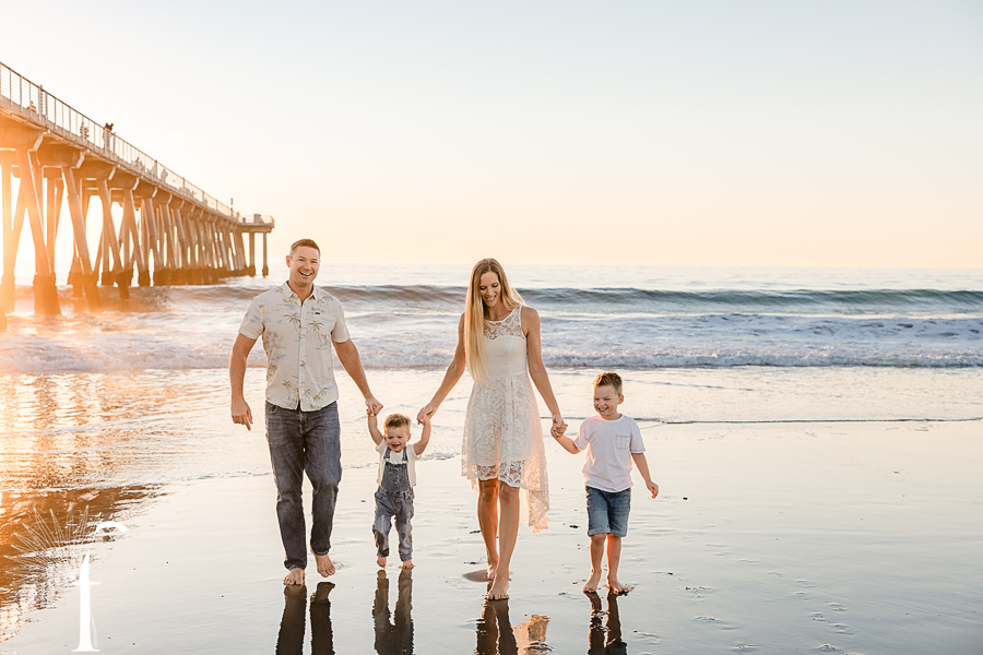 Hermosa Beach Pier Family Portraits | Bergstresser Family 