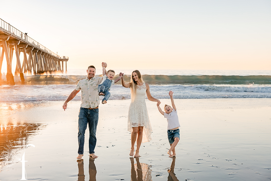 Hermosa Beach Pier Family Portraits | Bergstresser Family 