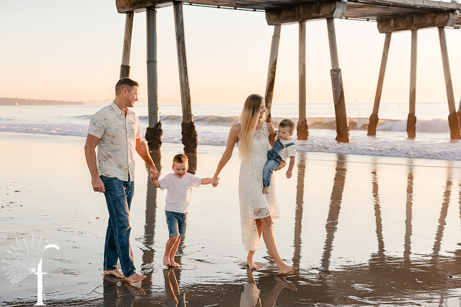 Hermosa Beach Pier Family Portraits | Bergstresser Family 